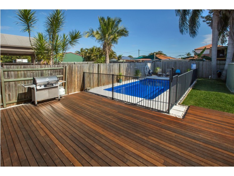 27a Roma st, Scarborough QLD 4020