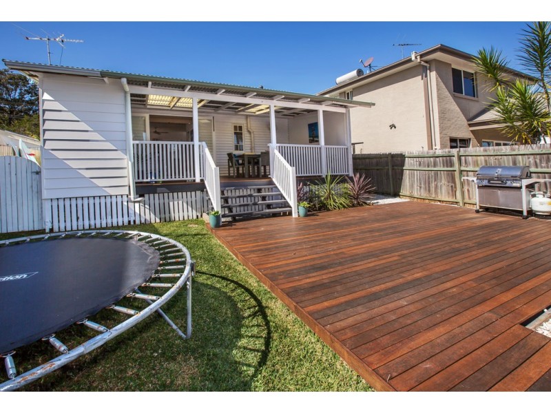 27a Roma st, Scarborough QLD 4020