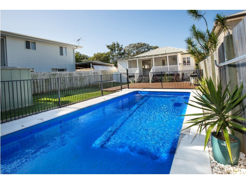 27a Roma st, Scarborough QLD 4020