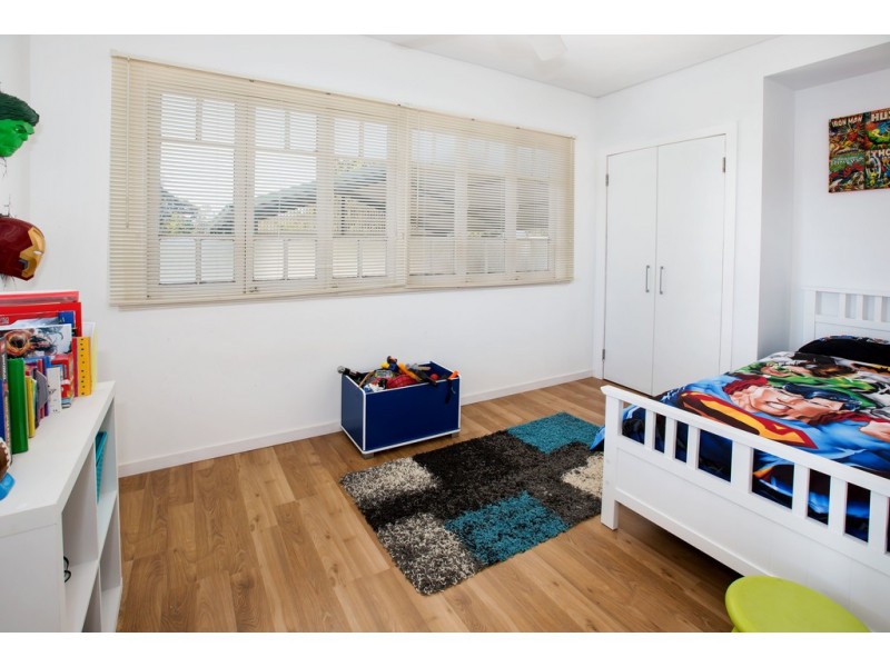 27a Roma st, Scarborough QLD 4020