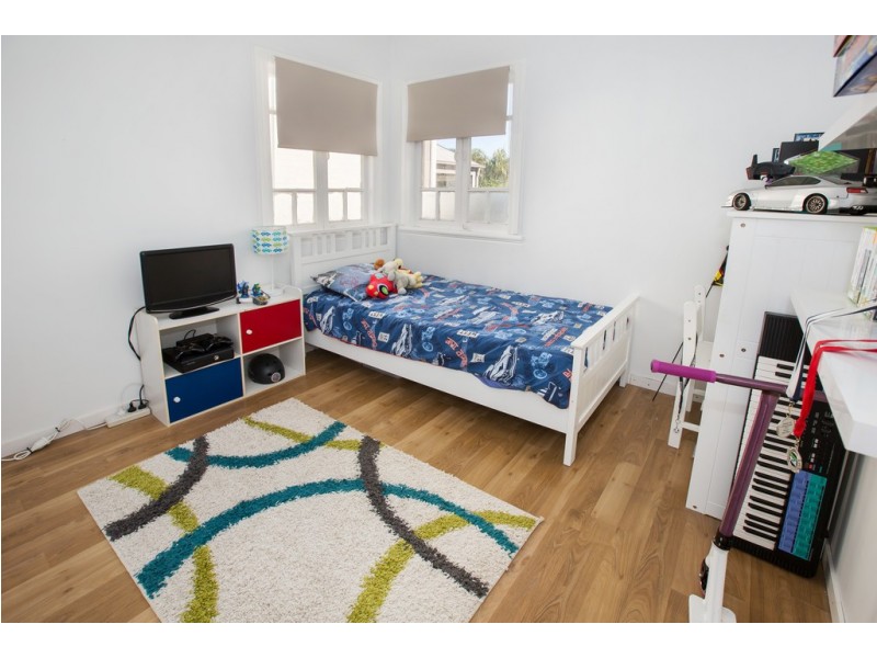 27a Roma st, Scarborough QLD 4020