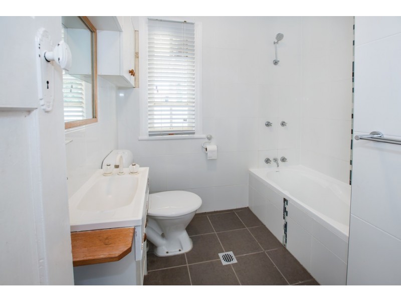 27a Roma st, Scarborough QLD 4020