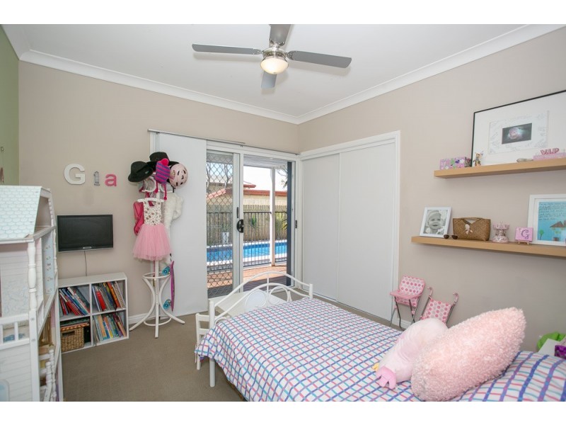 10 Alexander Street, Scarborough QLD 4020