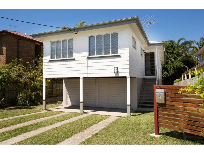 7 Hardiman Street, Woody Point QLD 4019
