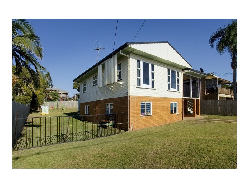 67 Flinders Parade, Scarborough QLD 4020