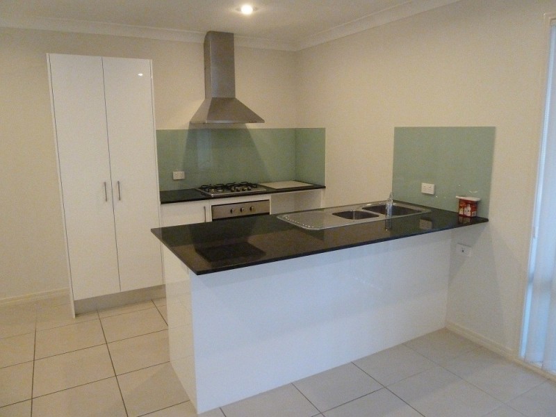 2/5 Hellcat Court, Bray Park QLD 4500