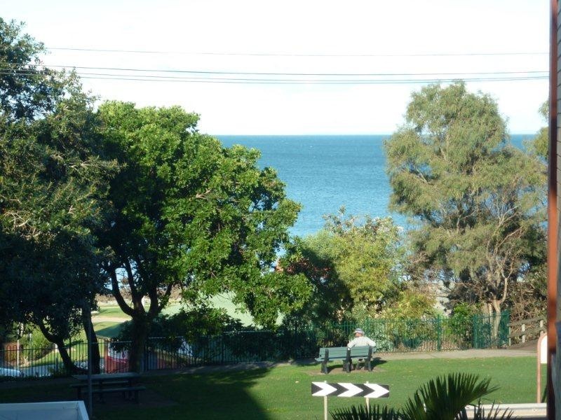 4/89 Marine Parade, Redcliffe QLD 4020