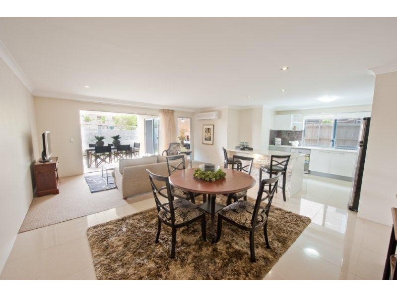 2/8 Georgina Street, Woody Point QLD 4019
