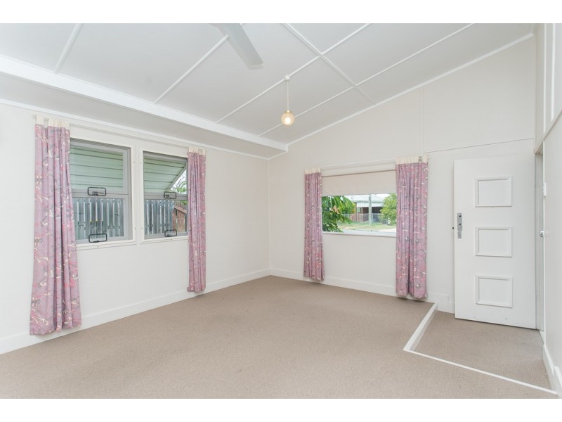 2 Joyce Street, Redcliffe QLD 4020