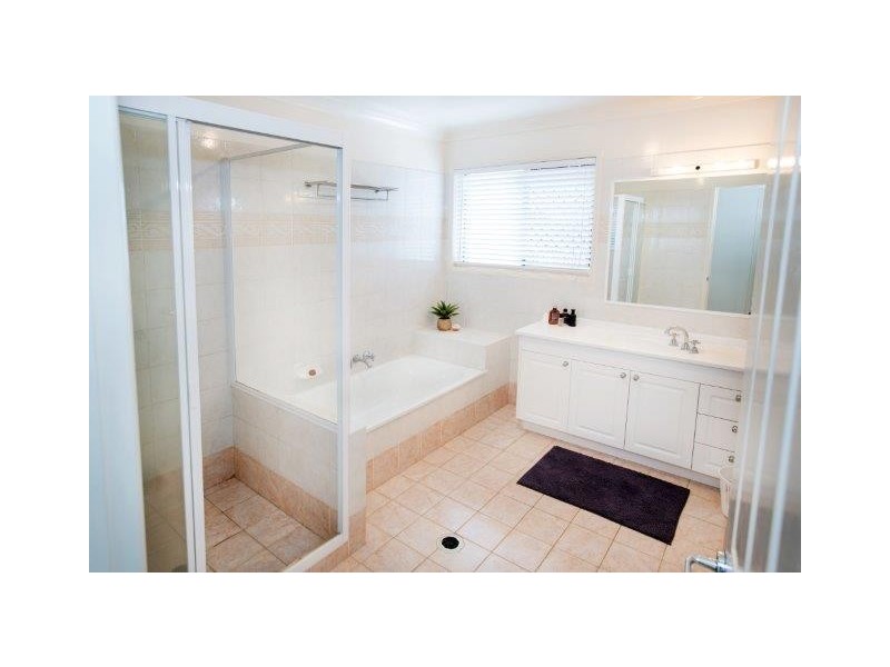 2 Aquarius Place, Bridgeman Downs QLD 4035