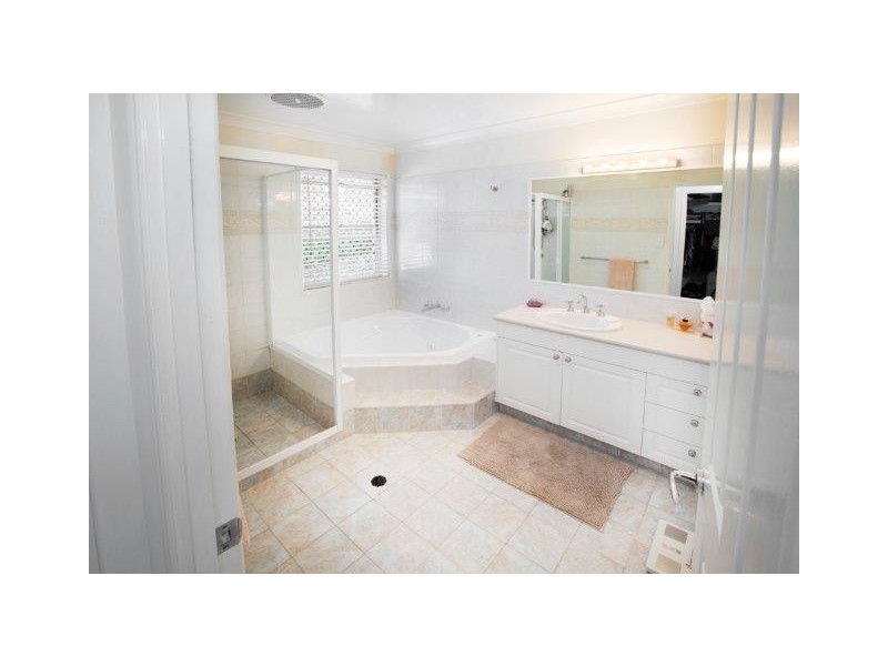 2 Aquarius Place, Bridgeman Downs QLD 4035