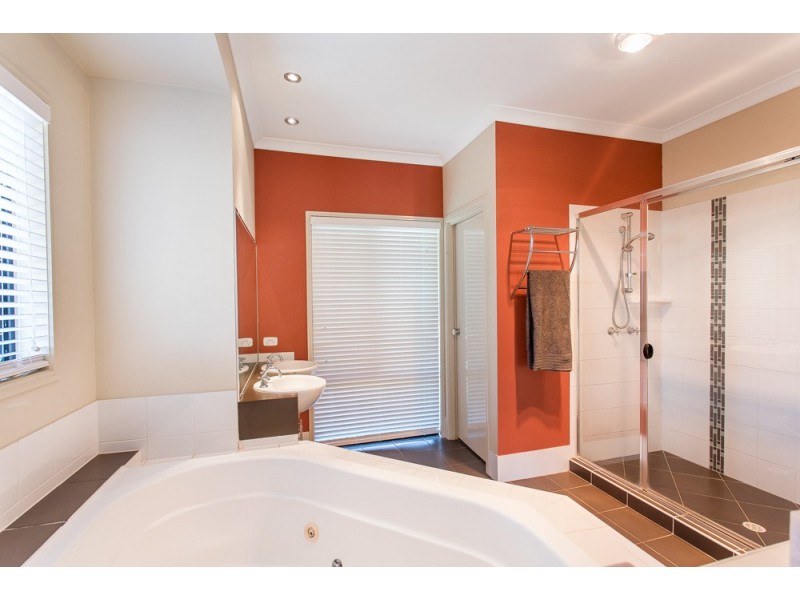 2 Tangerine Court, Narangba QLD 4504