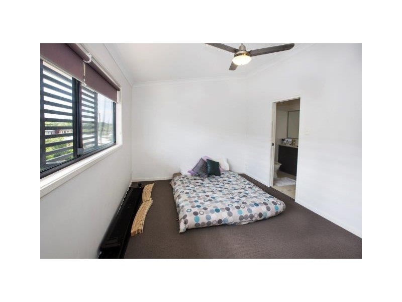2/25 Georgina Street, Woody Point QLD 4019