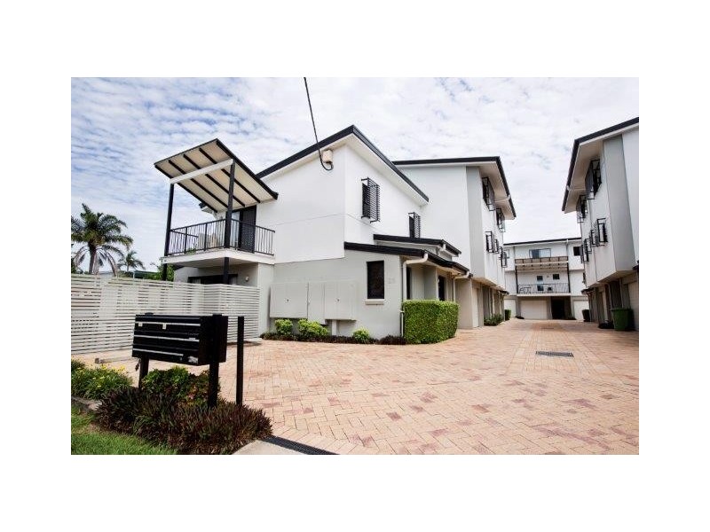 2/25 Georgina Street, Woody Point QLD 4019