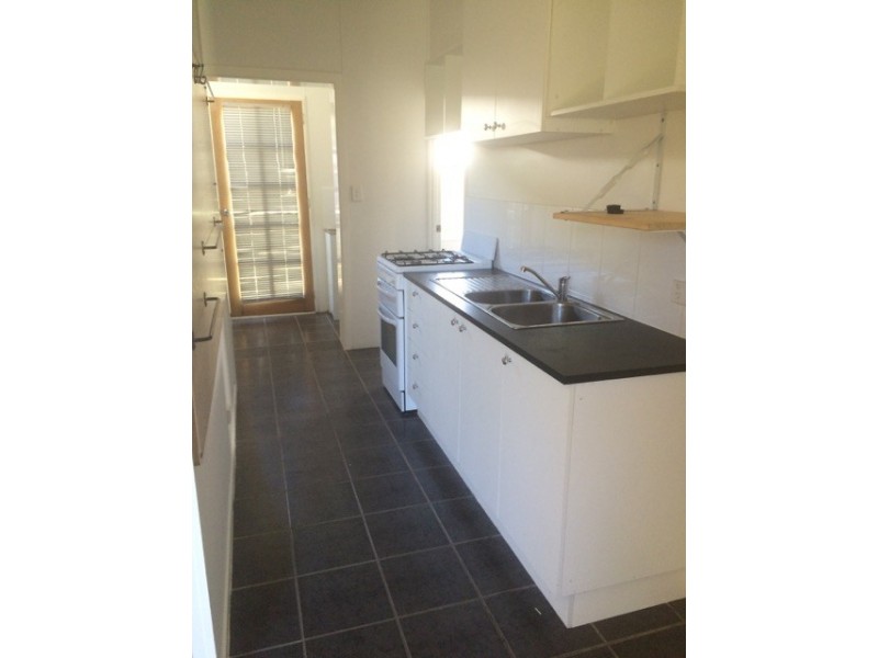 1/87 Dover Rd, Redcliffe QLD 4020