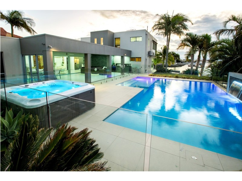 9 Sceptre Court, Newport QLD 4020