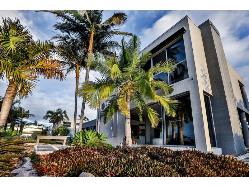 9 Sceptre Court, Newport QLD 4020