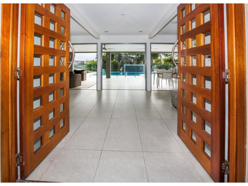 9 Sceptre Court, Newport QLD 4020