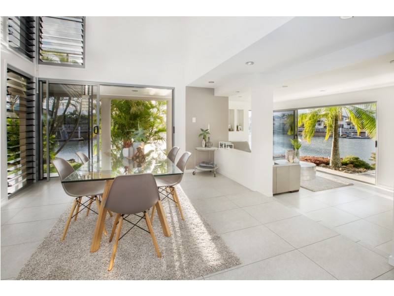 9 Sceptre Court, Newport QLD 4020