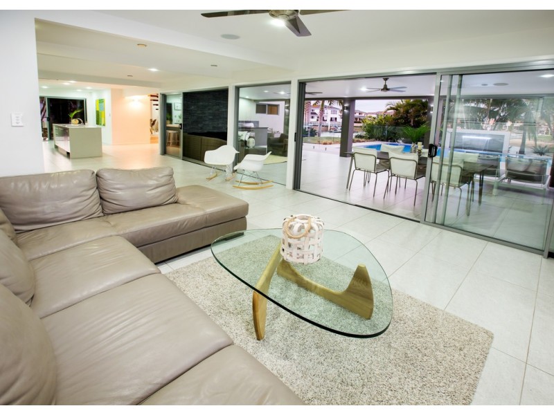 9 Sceptre Court, Newport QLD 4020