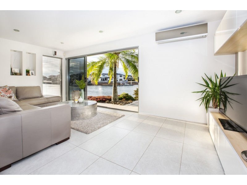 9 Sceptre Court, Newport QLD 4020