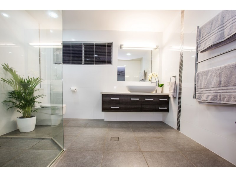 9 Sceptre Court, Newport QLD 4020