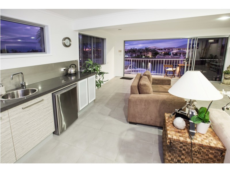 9 Sceptre Court, Newport QLD 4020