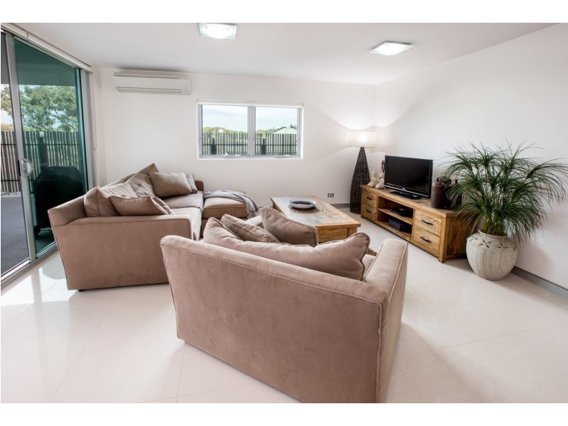 4/80 Hornibrook Esplanade, Clontarf QLD 4019