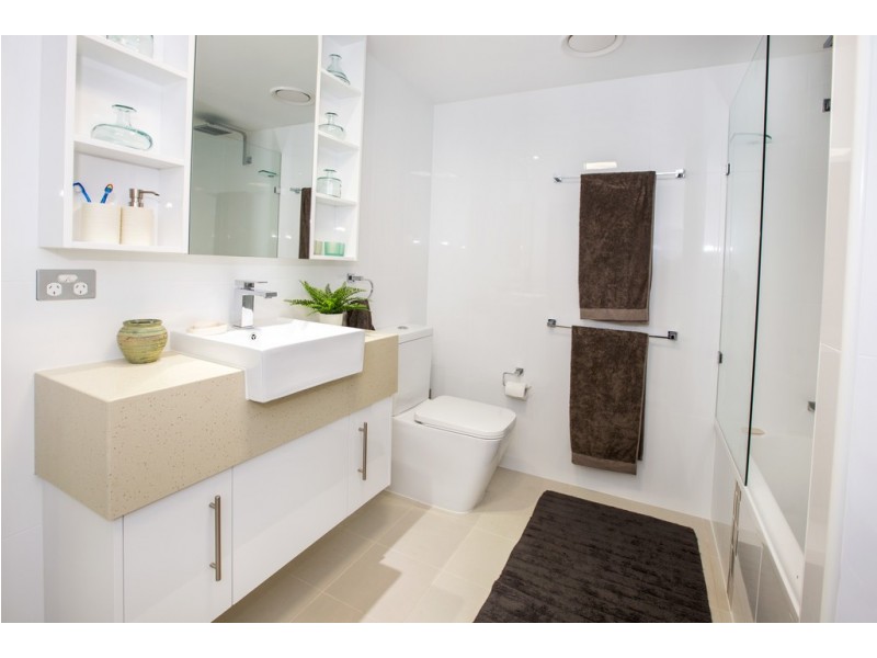 4/80 Hornibrook Esplanade, Clontarf QLD 4019