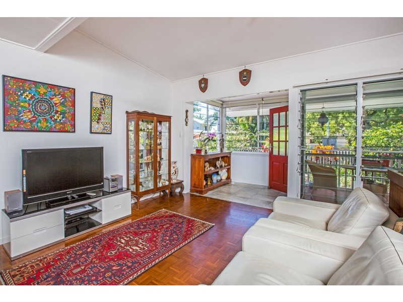 5 Moffatt St, Scarborough QLD 4020
