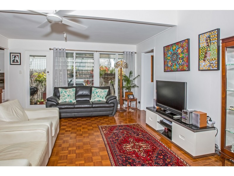 5 Moffatt St, Scarborough QLD 4020