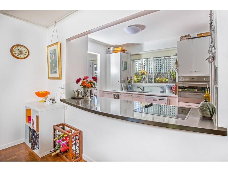 5 Moffatt St, Scarborough QLD 4020