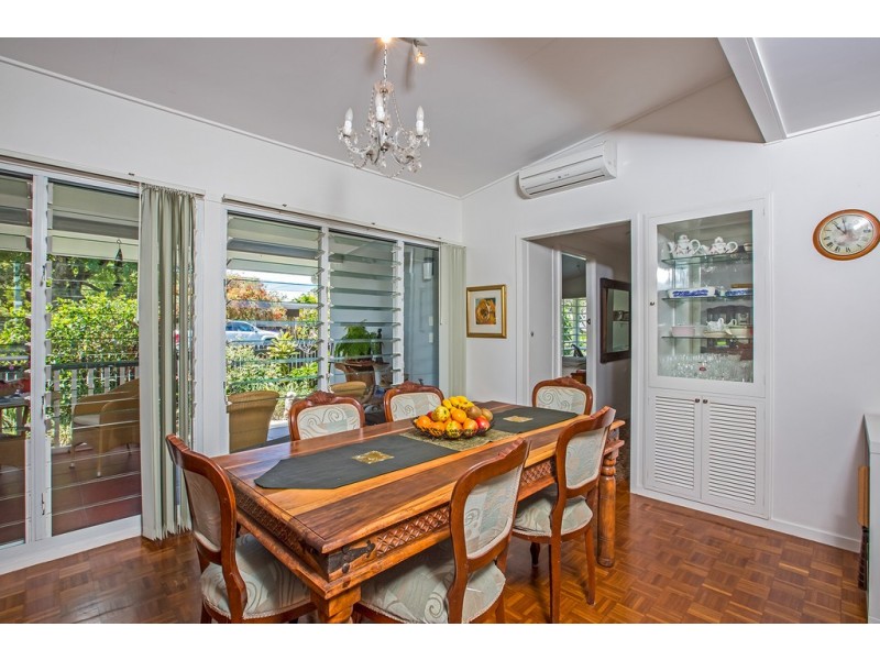 5 Moffatt St, Scarborough QLD 4020