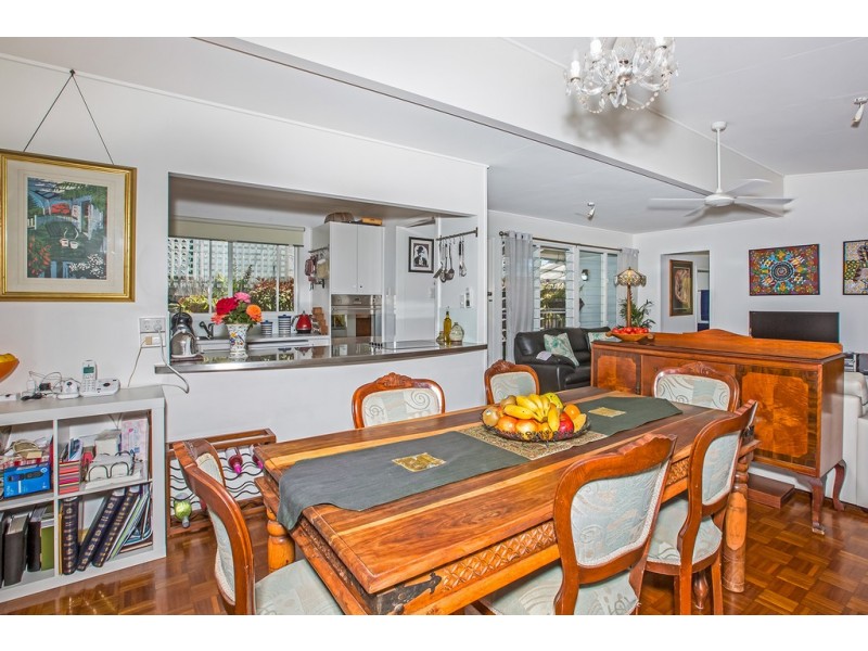 5 Moffatt St, Scarborough QLD 4020
