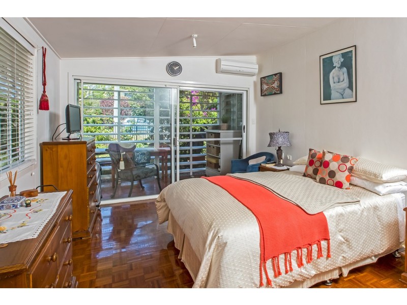 5 Moffatt St, Scarborough QLD 4020