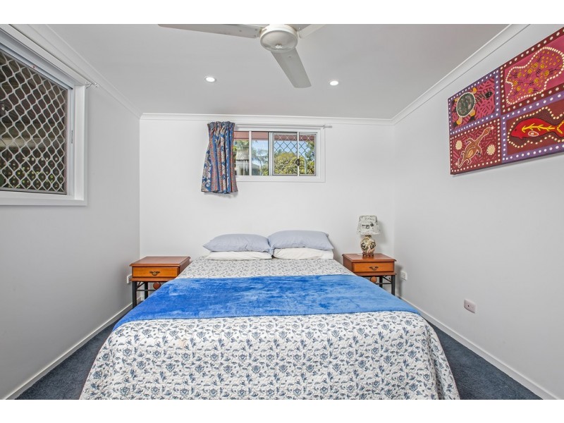 5 Moffatt St, Scarborough QLD 4020