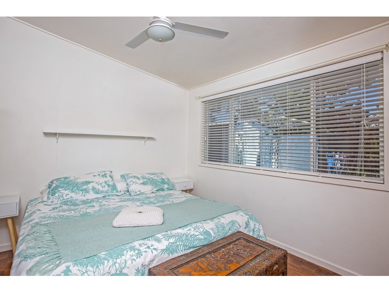 5 Moffatt St, Scarborough QLD 4020
