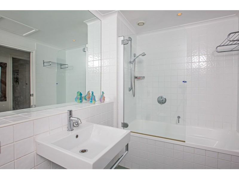 5 Moffatt St, Scarborough QLD 4020