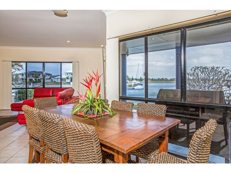 15 Defender St, Newport QLD 4020
