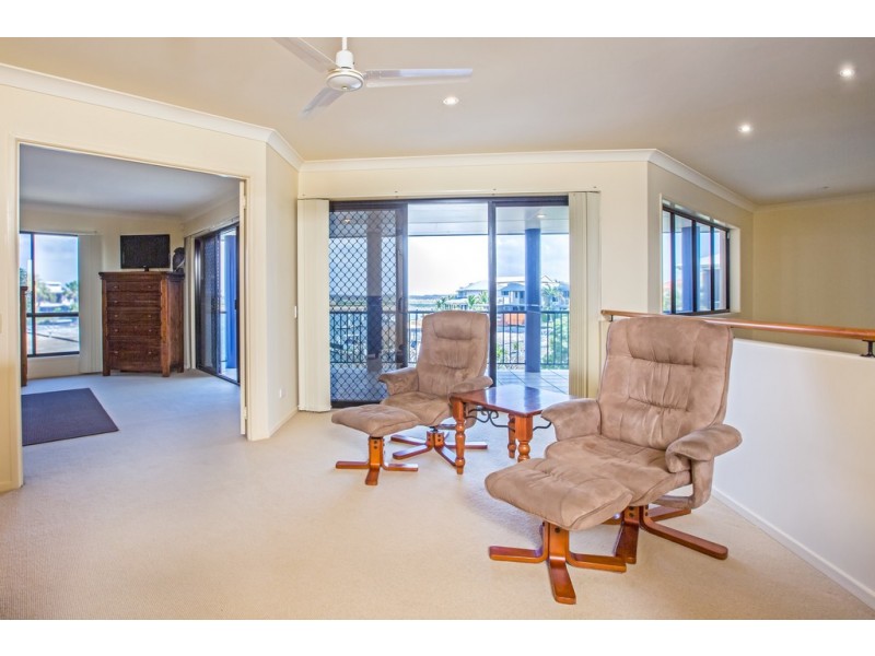 15 Defender St, Newport QLD 4020