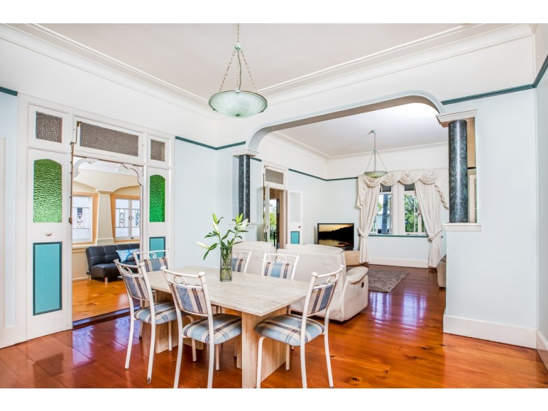 100 Palm Ave, Shorncliffe QLD 4017