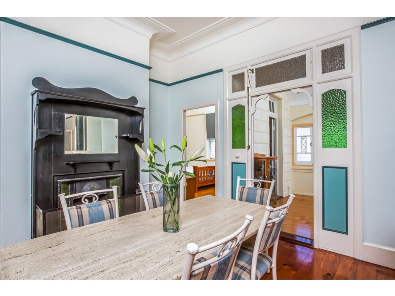 100 Palm Ave, Shorncliffe QLD 4017