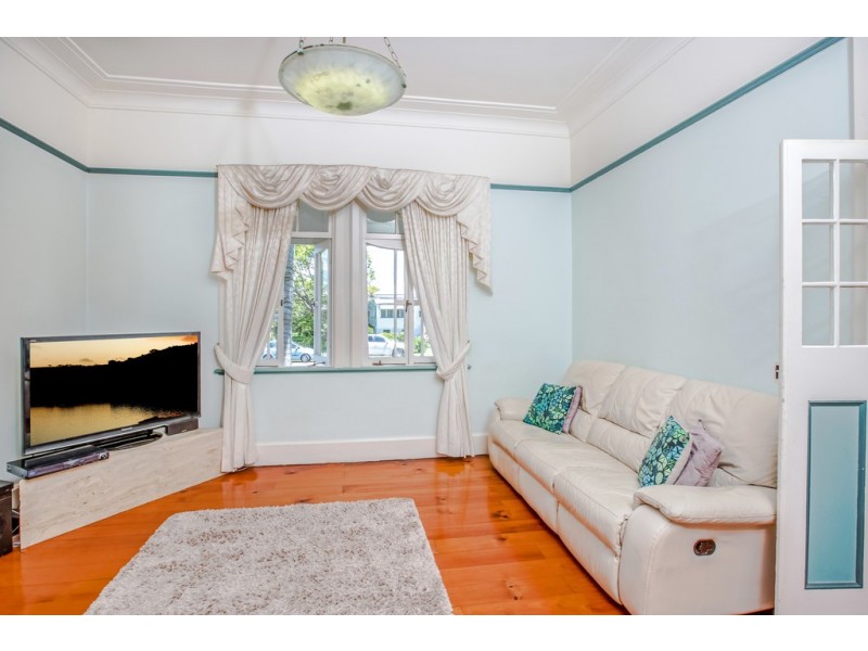 100 Palm Ave, Shorncliffe QLD 4017