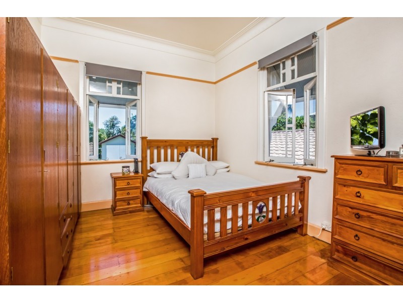 100 Palm Ave, Shorncliffe QLD 4017