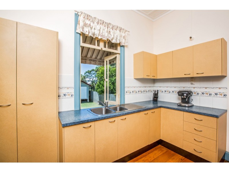 100 Palm Ave, Shorncliffe QLD 4017