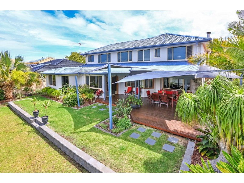 18 Intrepid Ct, Newport QLD 4020