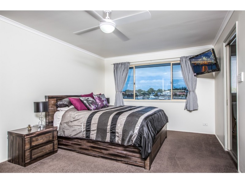 18 Intrepid Ct, Newport QLD 4020