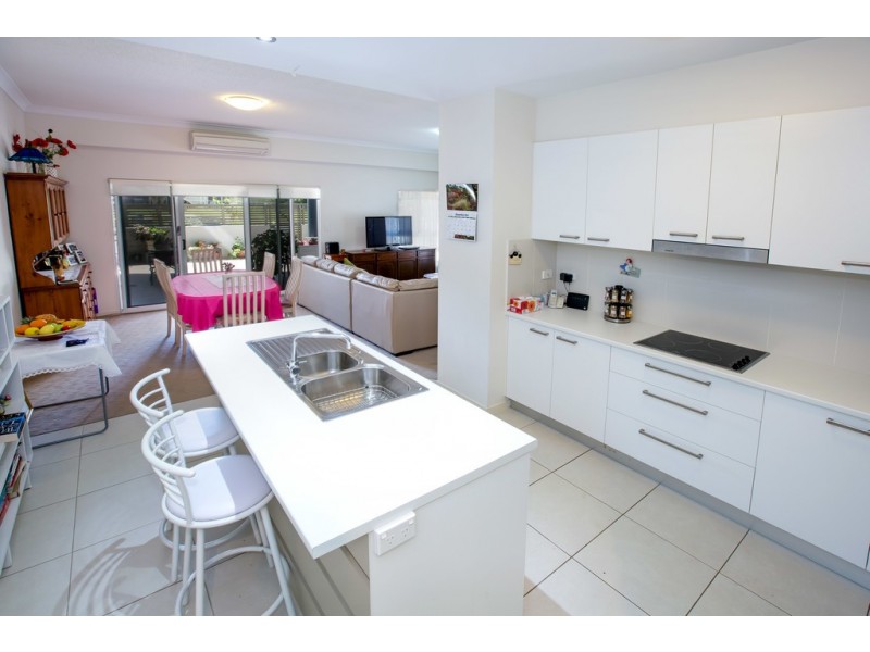 2/13 Louis Street, Redcliffe QLD 4020