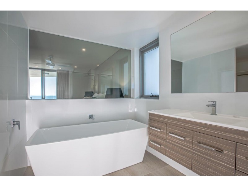 18/36 Woodcliffe Crescent, Woody Point QLD 4019