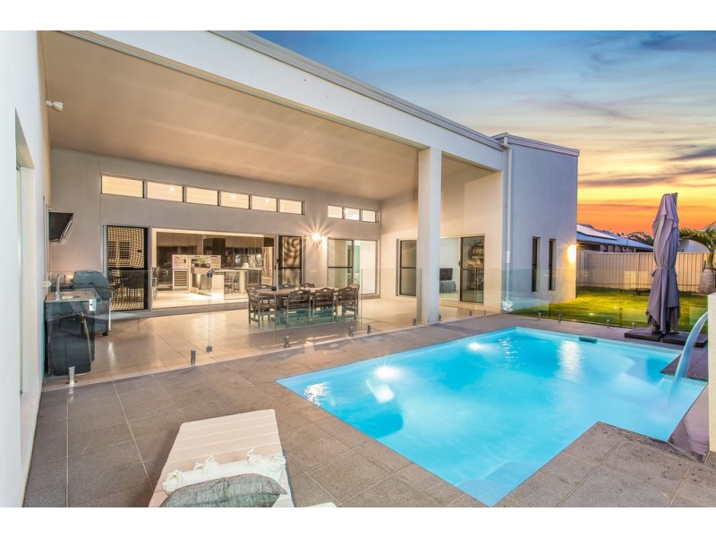 14 Skandia Court, Newport QLD 4020